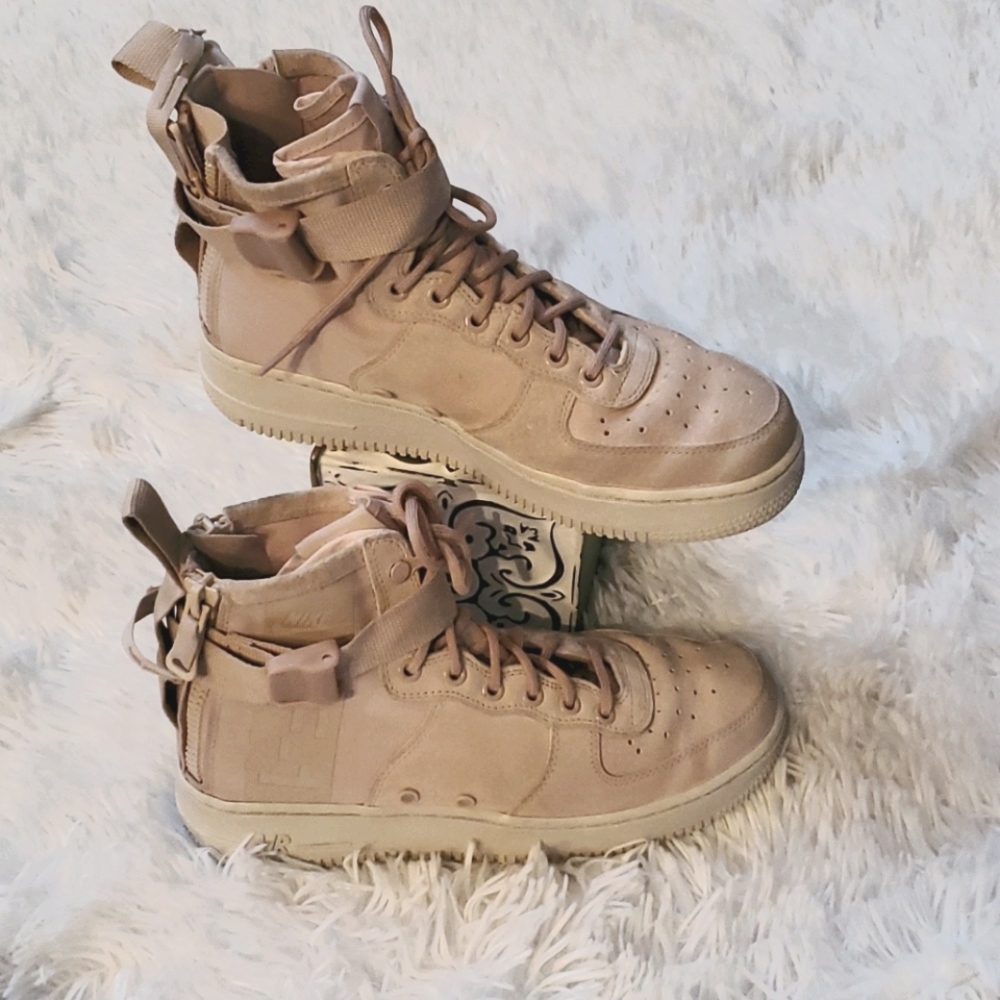 Nike Womens WMNS Air Force 1 HI UT
Sneakers/Shoes